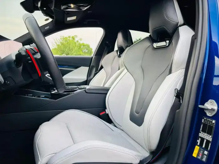 BMW M5 PHEV 2025 Model M5 – фото 8