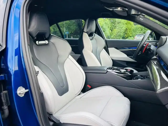 BMW M5 PHEV 2025 Model M5 – фото 9