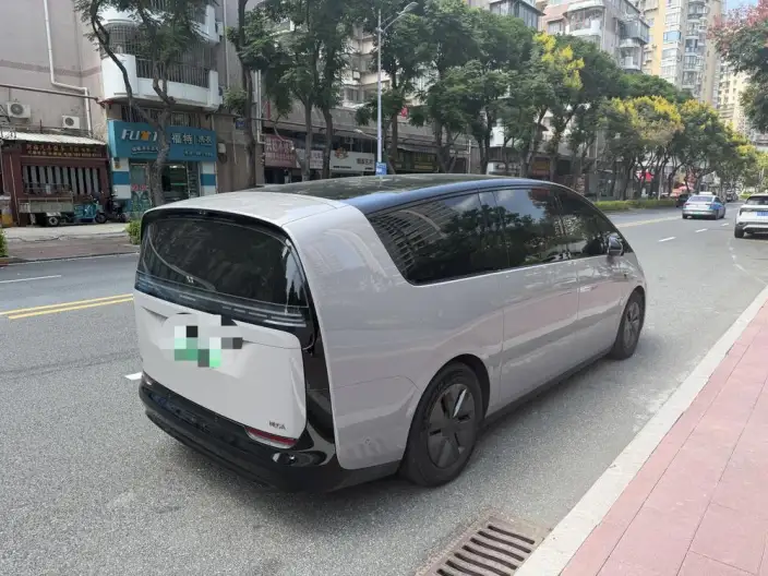 Li Auto MEGA 2024 Model Ultra Edition – фото 4