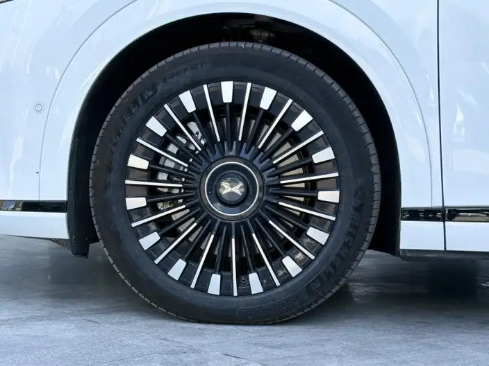 XPeng X9 2025 Model EV 740 Ultra-long Endurance Max – фото 9