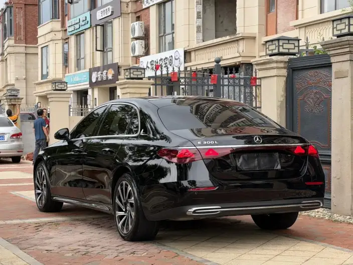 Mercedes-Benz E-Class 2024 Model E 300 L Luxury Model sedan – фото 4