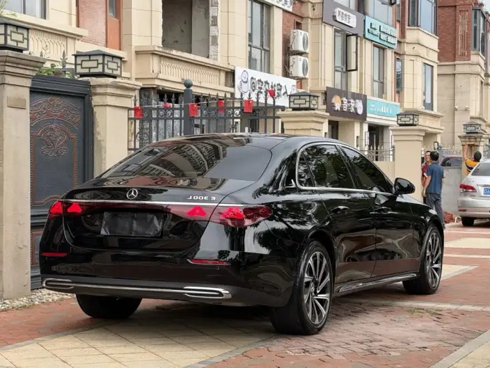 Mercedes-Benz E-Class 2024 Model E 300 L Luxury Model sedan – фото 6