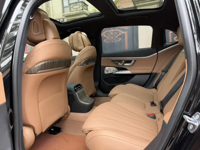 Mercedes-Benz E-Class 2024 Model E 300 L Luxury Model sedan – фото 9