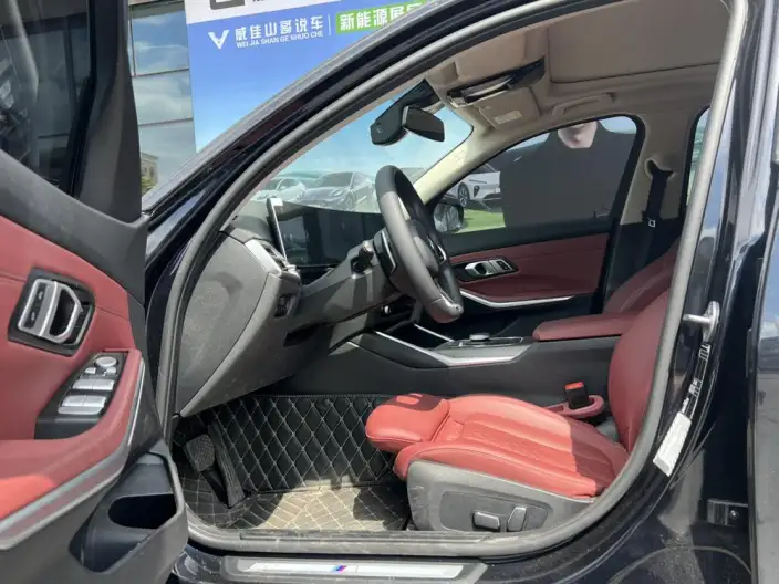 BMW 3 Series 2025 Model 325i M Sports Set – фото 8