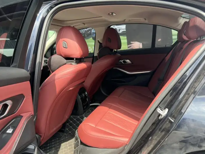BMW 3 Series 2025 Model 325i M Sports Set – фото 9