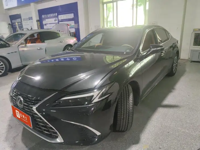 Lexus ES 2025 Model 200 Premium – фото 1