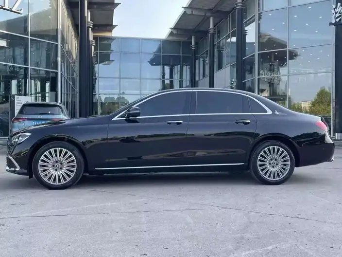 Mercedes-Benz E-Class 2023 Model E 300 L Fashion Model sedan – фото 3