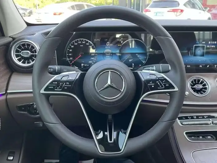 Mercedes-Benz E-Class 2023 Model E 300 L Fashion Model sedan – фото 9