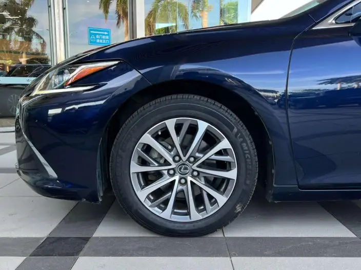 Lexus ES 2022 Model 200 Superior Edition – фото 5