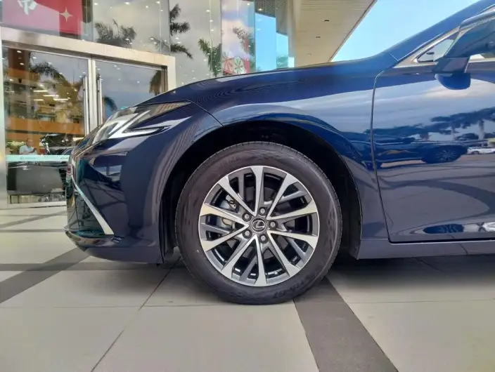 Lexus ES 2025 Model 200 Premium – фото 3