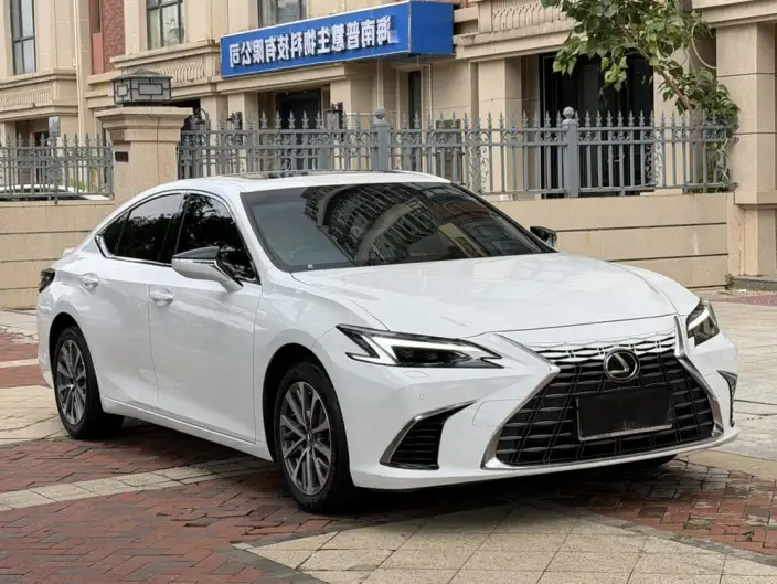 Lexus ES 2025 Model 200 Premium – фото 3