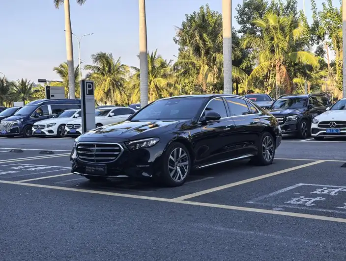 Mercedes-Benz E-Class 2025 Model E 300 L Fashion Model sedan – фото 1