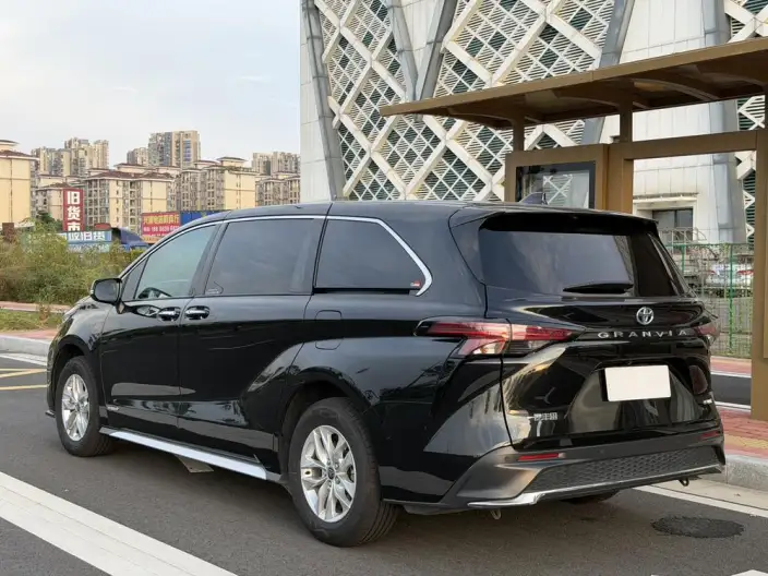 Granvia 2023 Model Intelligent Hybrid 2.5L Comfort Edition – фото 5