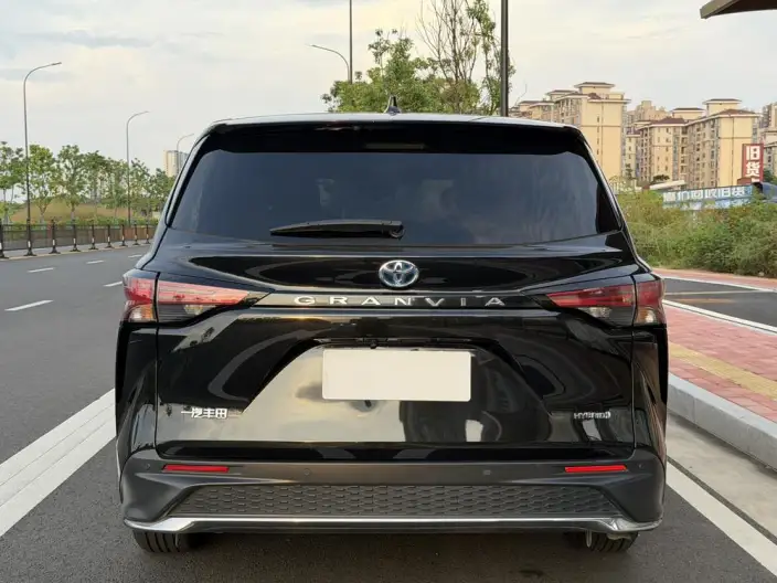 Granvia 2023 Model Intelligent Hybrid 2.5L Comfort Edition – фото 6