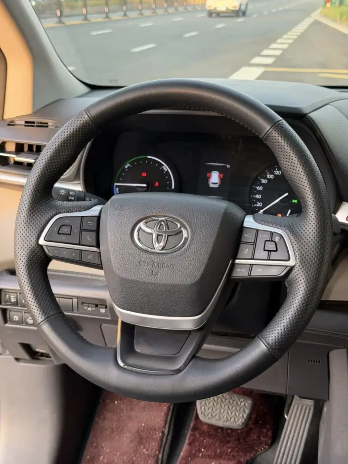 Granvia 2023 Model Intelligent Hybrid 2.5L Comfort Edition – фото 10