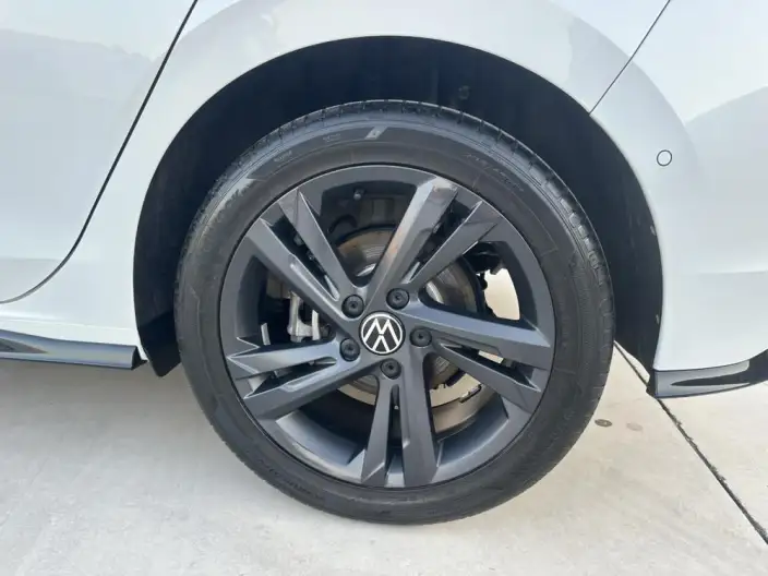 Volkswagen Golf 2023 Model Facelift 280TSI DSG R-Line Lite – фото 7