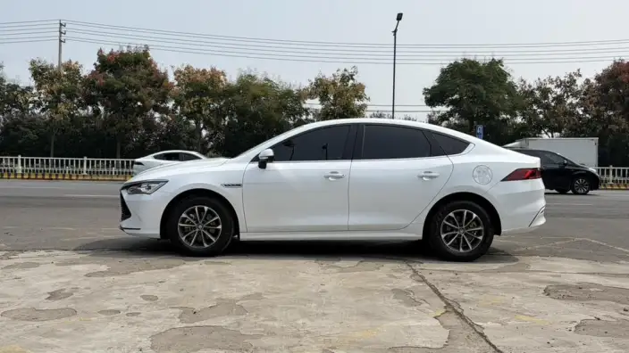 BYD Qin PLUS DM 2024 Model Honor Edition DM-i 55KM Leading Model – фото 3