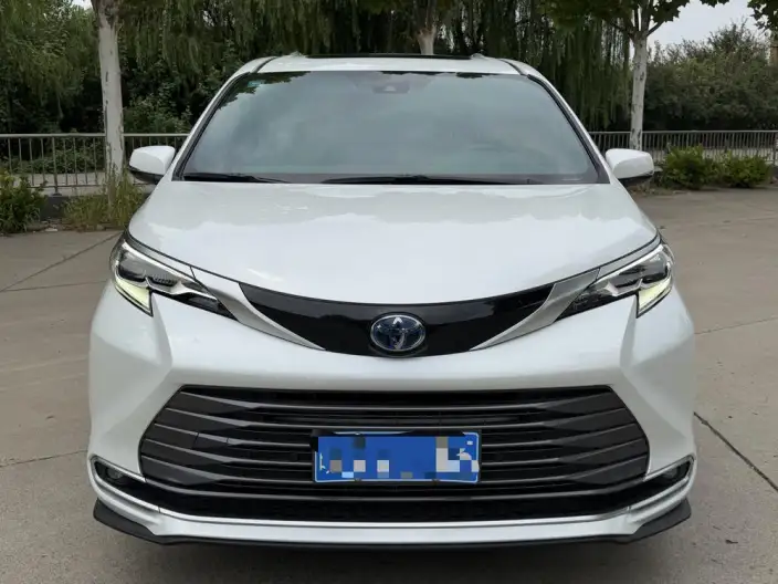 Toyota Sienna 2021 Model 2.5L Hybrid Premium Edition – фото 2