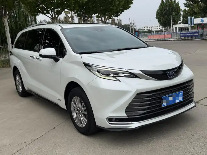 Toyota Sienna 2021 Model 2.5L Hybrid Premium Edition – фото 3