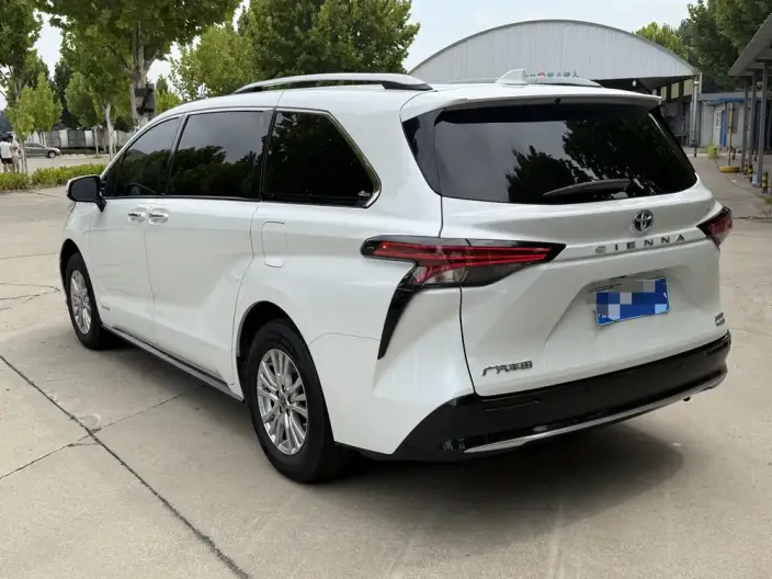 Toyota Sienna 2021 Model 2.5L Hybrid Premium Edition – фото 4