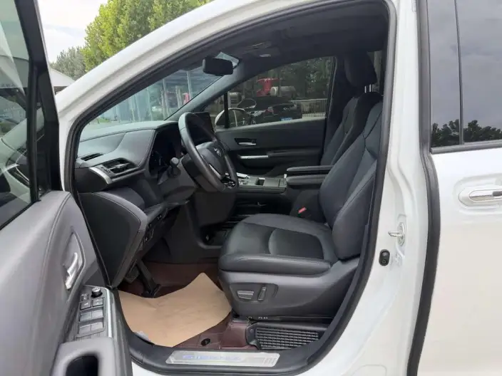 Toyota Sienna 2021 Model 2.5L Hybrid Premium Edition – фото 8