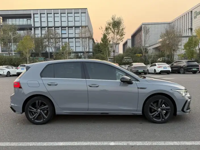 Volkswagen Golf 2021 Model 280TSI DSG R-Line – фото 5