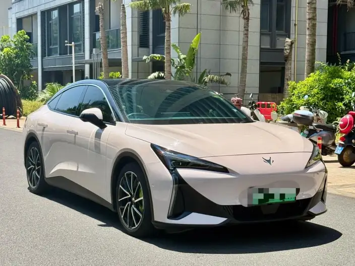 Arcfox α-S 5 2024 Model 560MAX 185kW