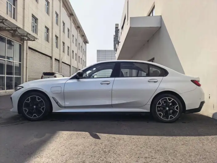 BMW i3 2025 Model eDrive40L Night Set – фото 3