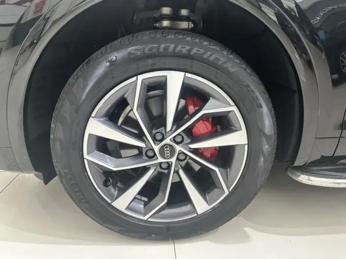 Audi Q5L 2024 Model 40TFSI Luxury Dynamic Model – фото 8