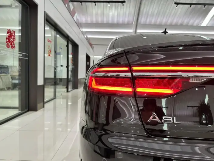 Audi A8 2022 Model A8L 50 TFSI quattro Comfort Model Collector Edition Edition – фото 8