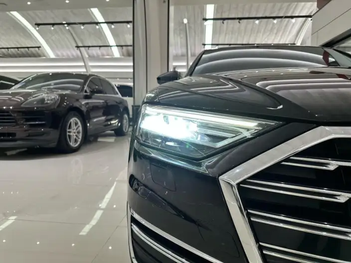 Audi A8 2022 Model A8L 50 TFSI quattro Comfort Model Collector Edition Edition – фото 9