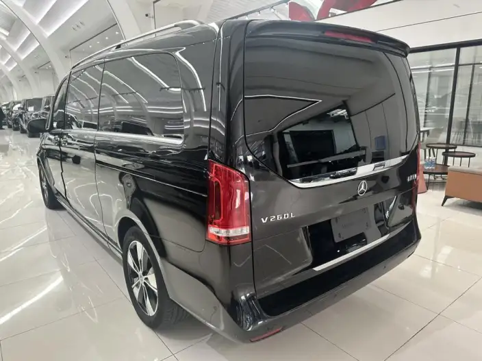 Mercedes-Benz V-Class 2022 Model V 260 L Long wheelbase Premium Edition – фото 4