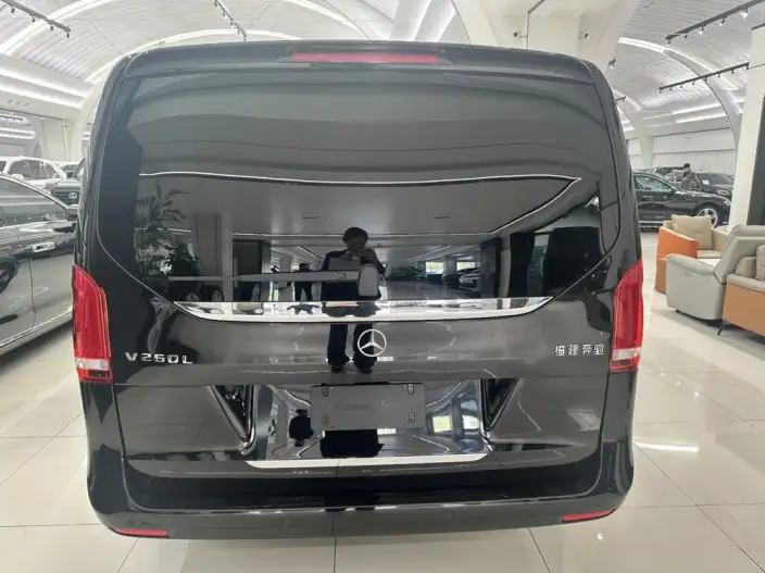 Mercedes-Benz V-Class 2022 Model V 260 L Long wheelbase Premium Edition – фото 5