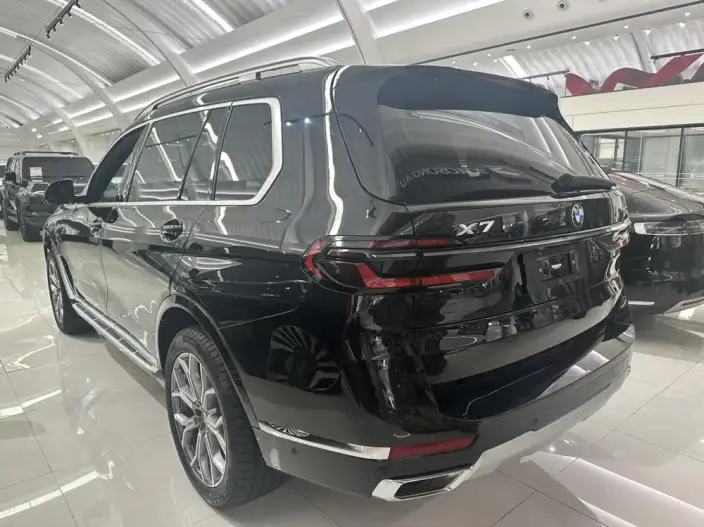 BMW X7 2023 Model xDrive40i Exclusive Model Luxury Set – фото 3