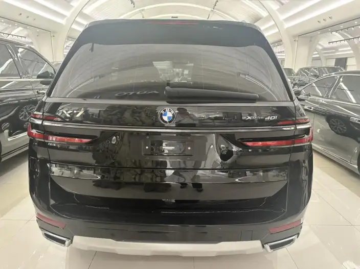 BMW X7 2023 Model xDrive40i Exclusive Model Luxury Set – фото 4