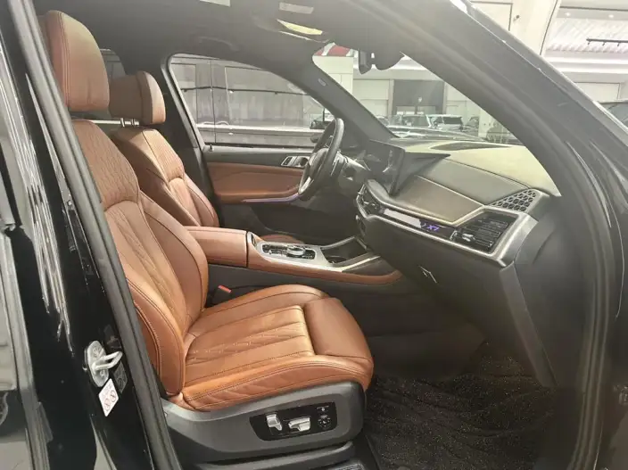 BMW X7 2023 Model xDrive40i Exclusive Model Luxury Set – фото 10