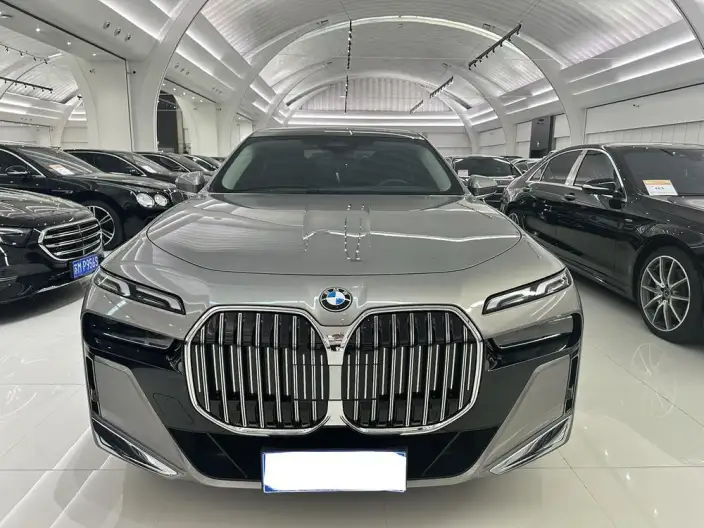 BMW 7 Series 2023 Model 735Li M Sports Set – фото 2
