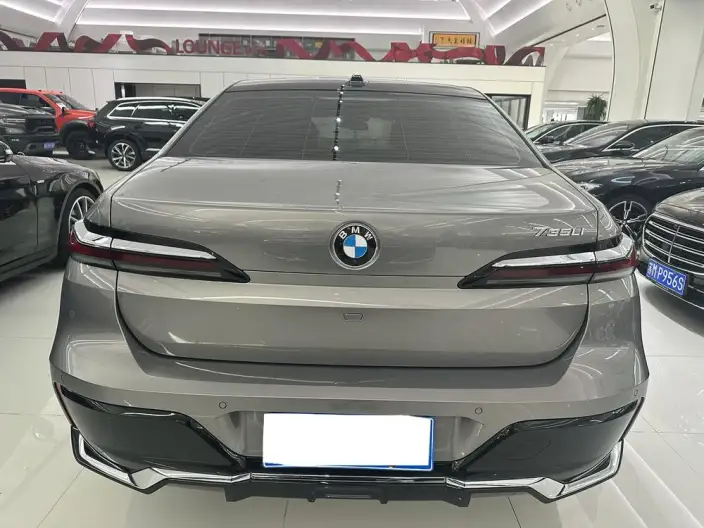 BMW 7 Series 2023 Model 735Li M Sports Set – фото 4