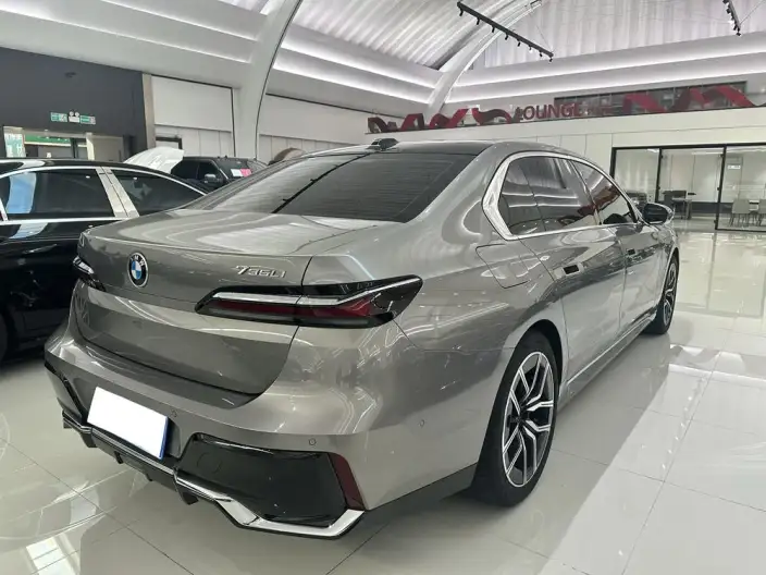 BMW 7 Series 2023 Model 735Li M Sports Set – фото 5