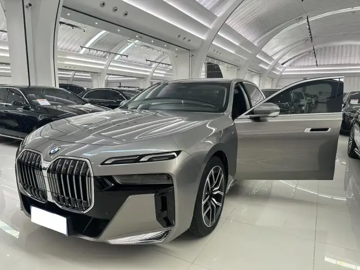 BMW 7 Series 2023 Model 735Li M Sports Set – фото 7