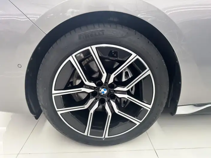 BMW 7 Series 2023 Model 735Li M Sports Set – фото 9