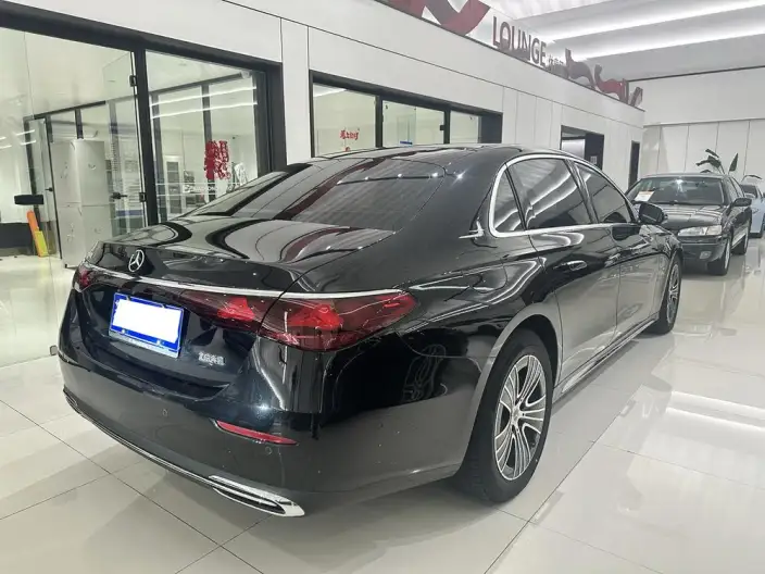 Mercedes-Benz E-Class 2024 Model E 260 L sedan – фото 5