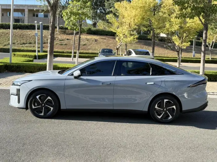 Geely Galaxy L6 2023 Model 1.5T DHT 60km PLUS – фото 4