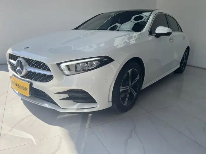 Mercedes-Benz A-class 2023 Model A 200 L Sports sedan Fashion Edition – фото 1