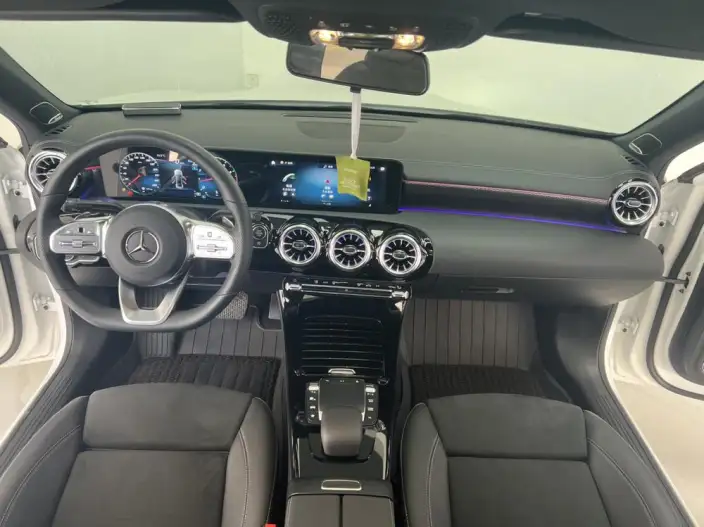Mercedes-Benz A-class 2023 Model A 200 L Sports sedan Fashion Edition – фото 8