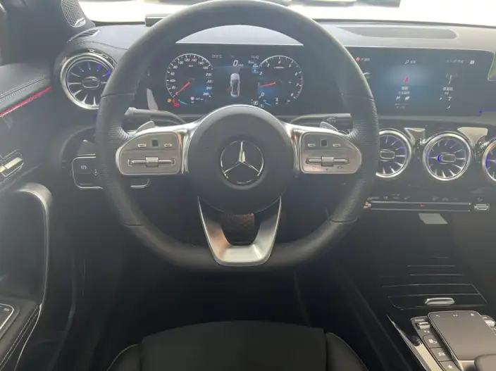 Mercedes-Benz A-class 2023 Model A 200 L Sports sedan Fashion Edition – фото 10