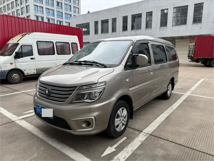 Lingzhi 2020 Model M5 1.6L 7 seat Luxury Model