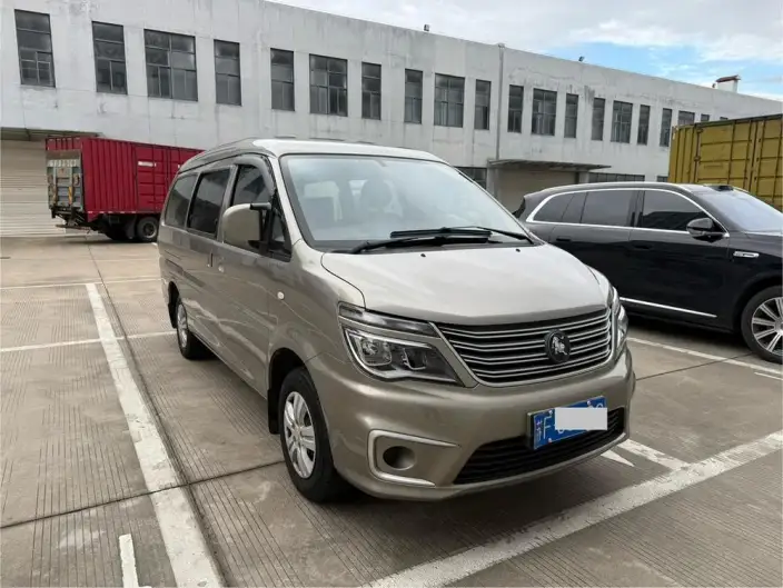 Lingzhi 2020 Model M5 1.6L 7 seat Luxury Model