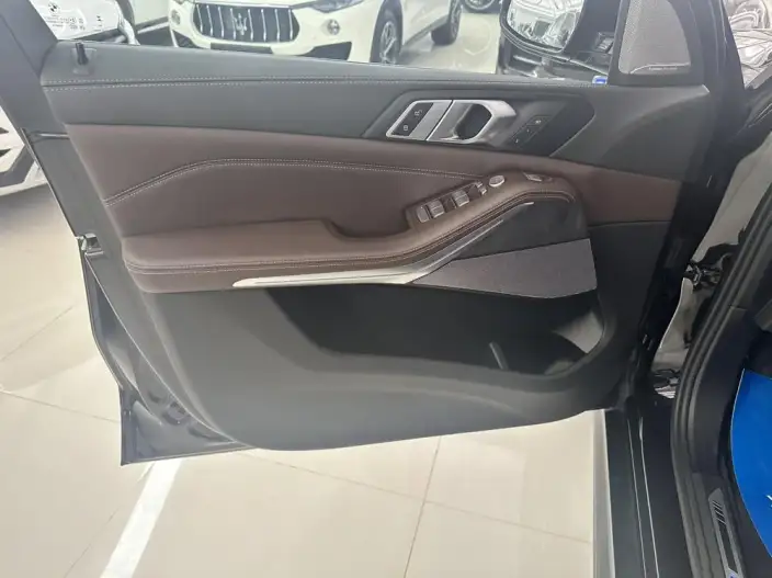 BMW X5 2025 Model xDrive30Li Exclusive Model M Sports Night Set – фото 10