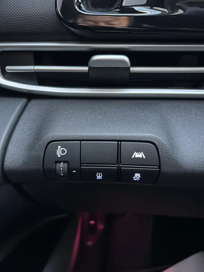 Hyundai Ioniq 2022 Model 1.5L CVT LUX Premium Edition – фото 7